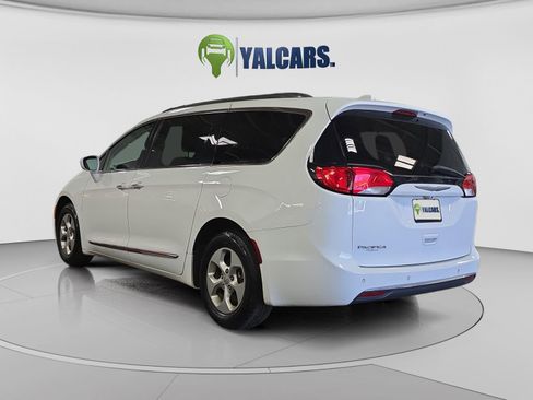 Used 2017 Chrysler Pacifica Touring-L Plus FWD image 3