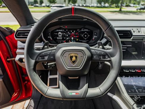 Used 2025 Lamborghini Urus Performante AWD/4WD image 23