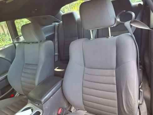 Used 2010 Dodge Challenger SE RWD image 10