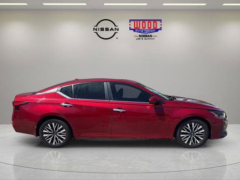Used 2023 Nissan Altima 2.5 SV w/ SV Premium Package FWD image 2