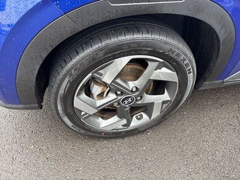 Certified 2024 Hyundai Venue SEL image 3