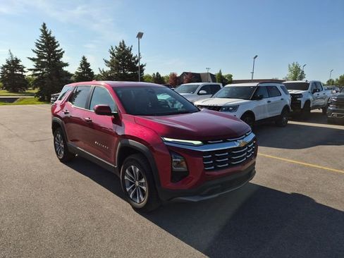 Used 2026 Chevrolet Equinox LT w/ Convenience Package II AWD/4WD image 3