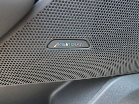 Used 2025 Land Rover Range Rover Velar S AWD/4WD image 6