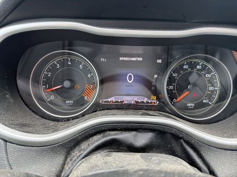 Used 2015 Jeep Cherokee Trailhawk AWD/4WD image 9