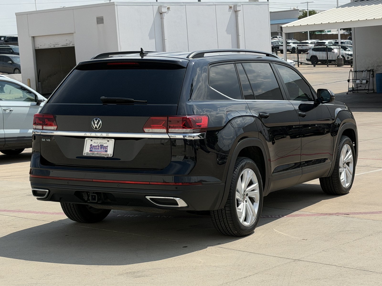 Used 2023 Volkswagen Atlas SE w/ Panoramic Sunroof Package FWD image 4