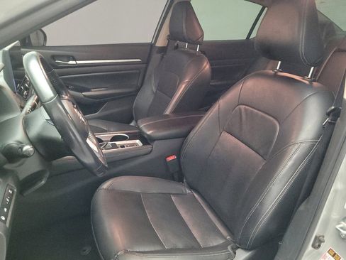 Used 2024 Nissan Altima 2.5 SL FWD image 17