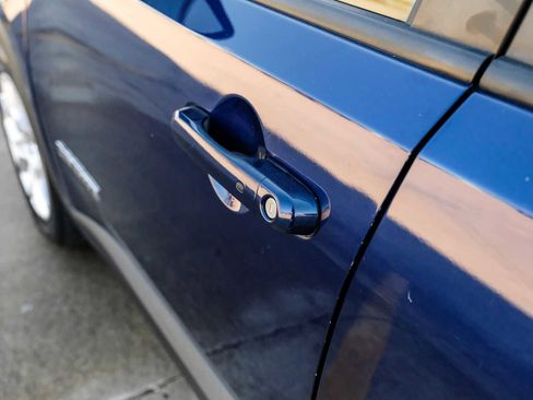 Used 2017 Jeep Renegade Latitude w/ Cold Weather Group image 37