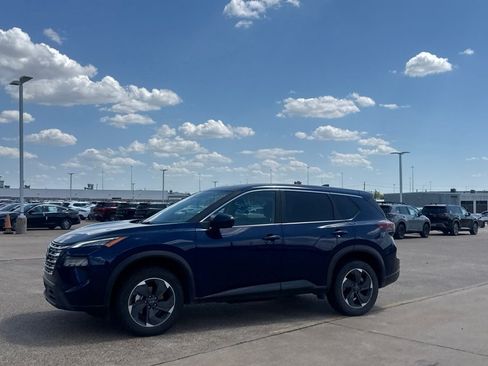 Certified 2025 Nissan Rogue SV AWD/4WD image 12
