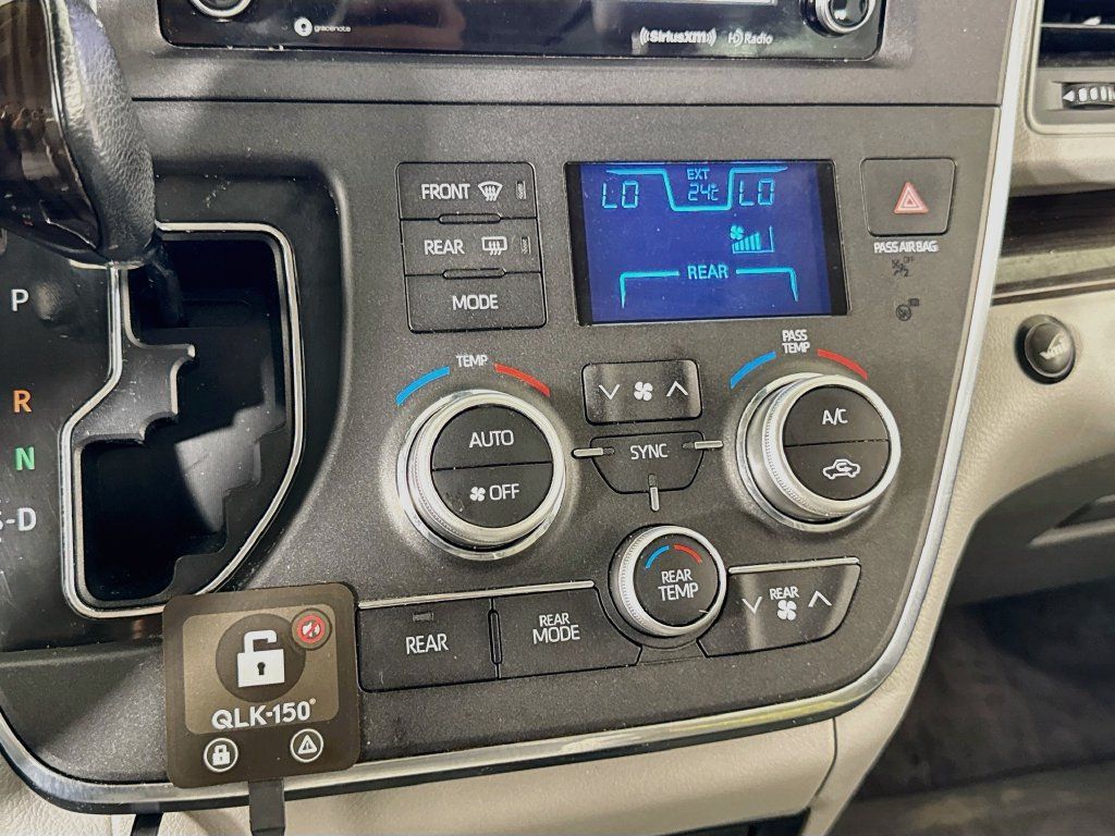 Used 2018 Toyota Sienna Limited FWD image 17