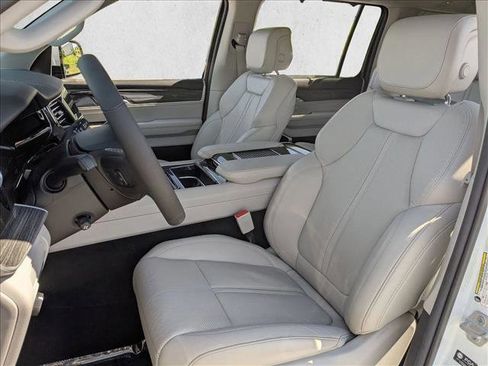 Used 2022 Jeep Wagoneer Series III w/ Convenience Group I AWD/4WD image 16
