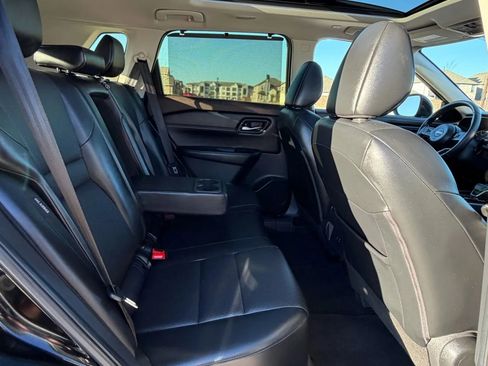 Used 2023 Nissan Rogue SV w/ SV Premium B Package image 33