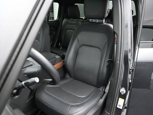 Used 2023 Land Rover Defender 130 X-Dynamic SE image 10