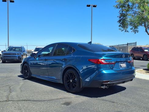 Used 2025 Toyota Camry SE w/ Convenience Package FWD image 4