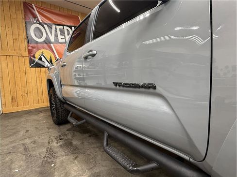 Used 2020 Toyota Tacoma TRD Sport AWD/4WD image 7