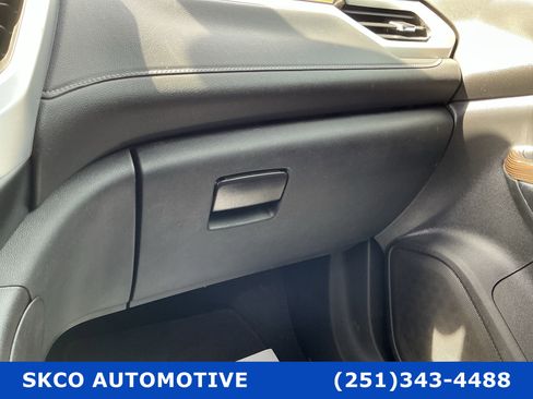 Used 2019 GMC Acadia SLE image 23