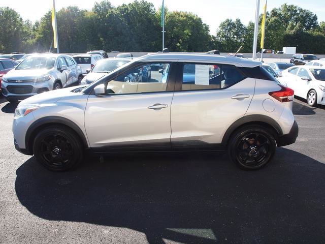 Used 2019 Nissan Kicks SV FWD image 3
