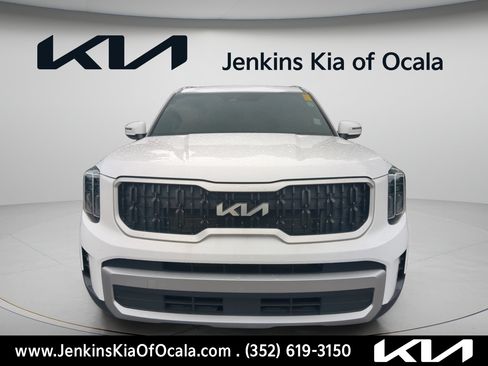 Certified 2023 Kia Telluride EX w/ EX Captain's Chair Package FWD image 8