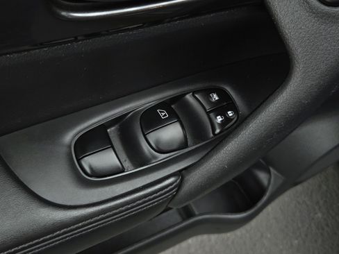 Used 2020 Nissan Rogue S image 10