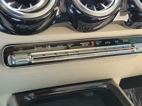Used 2023 Mercedes-Benz GLB 250 image 34