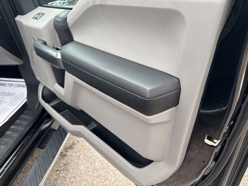 Used 2016 Ford F150 XLT w/ Equipment Group 302A Luxury image 17