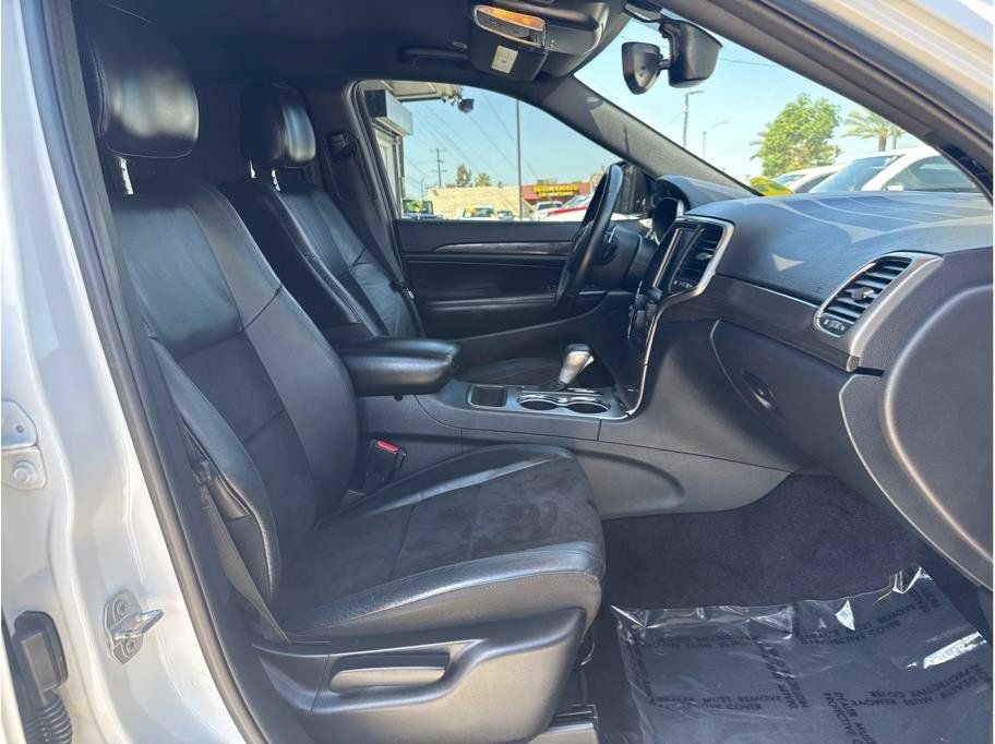 Used 2017 Jeep Grand Cherokee Altitude RWD image 27