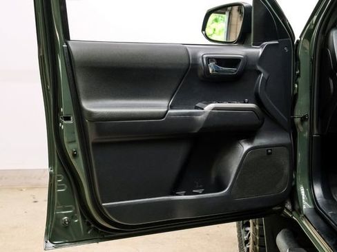 Used 2022 Toyota Tacoma TRD Sport w/ TRD Premium Sport Package AWD/4WD image 69