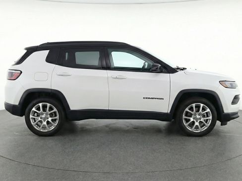 Used 2025 Jeep Compass Limited AWD/4WD image 11