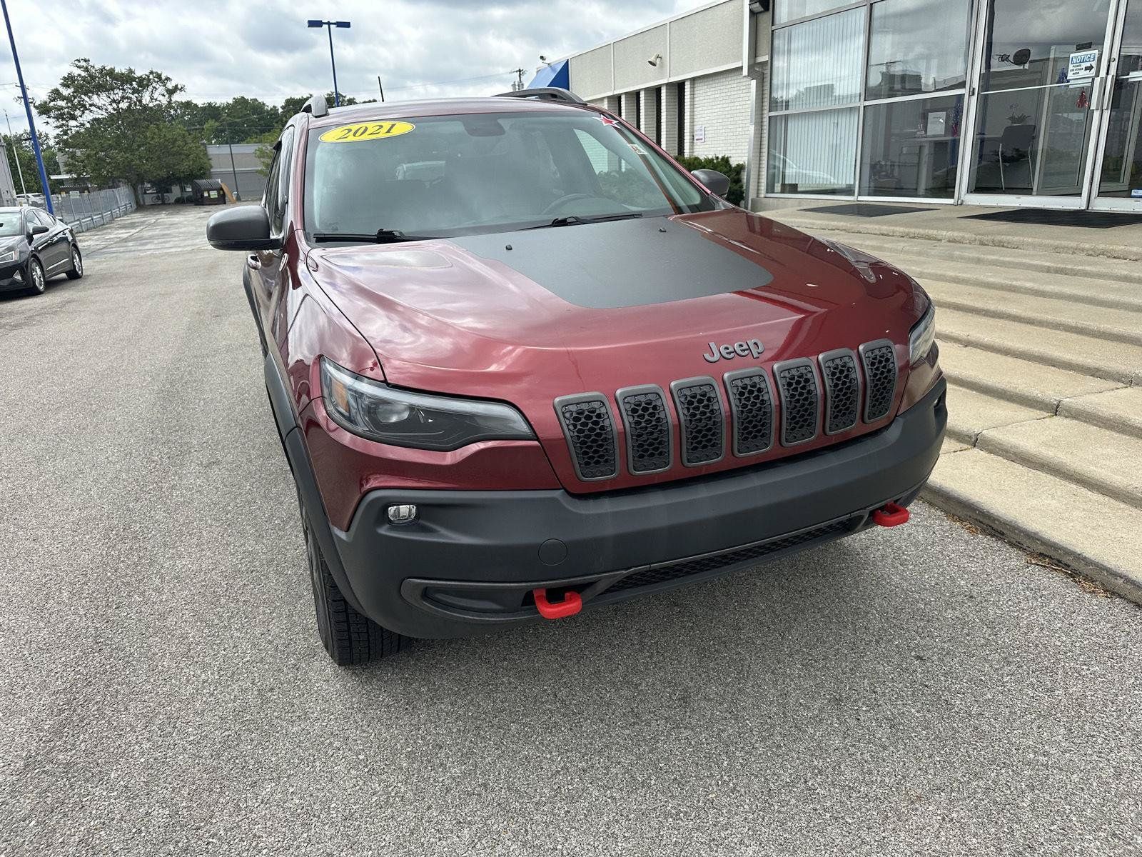Used 2021 Jeep Cherokee Trailhawk w/ Comfort & Convenience Group AWD/4WD image 4