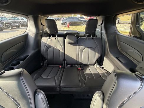 New 2026 Chrysler Pacifica Select w/ S Appearance Package FWD image 13