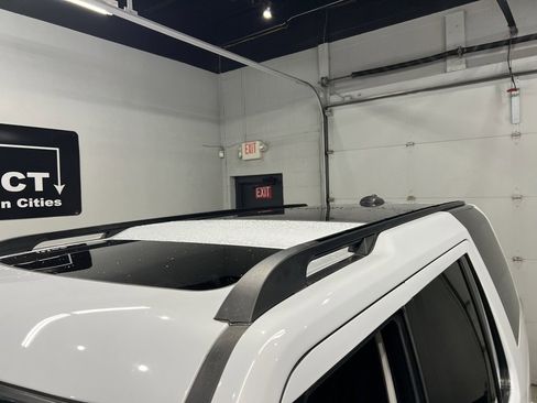 Used 2016 Land Rover LR4 HSE image 17