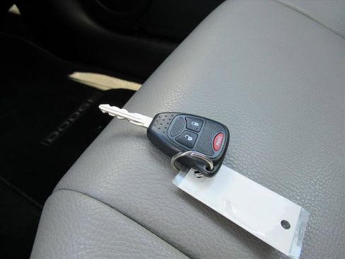 Used 2011 Dodge Caliber Uptown image 27