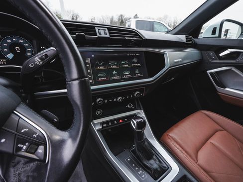 Used 2023 Audi Q3 2.0T Premium w/ Convenience Package image 15