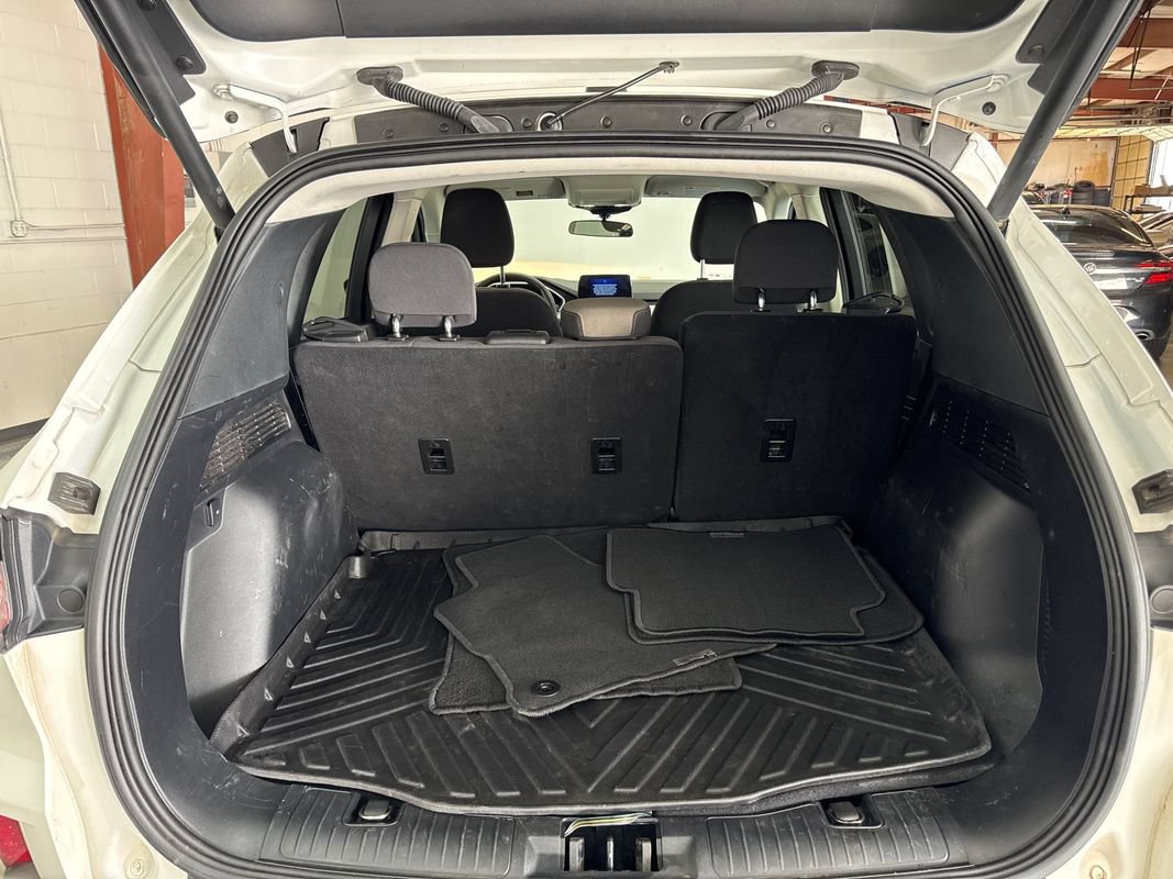 Used 2021 Ford Escape SE w/ SE Sport Appearance Package AWD/4WD image 19