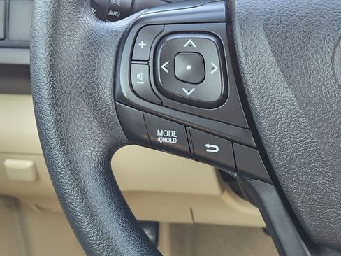 Used 2015 Toyota Camry LE image 28