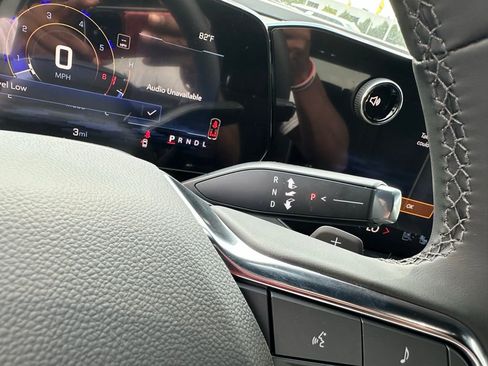 New 2025 Chevrolet Suburban Premier image 27