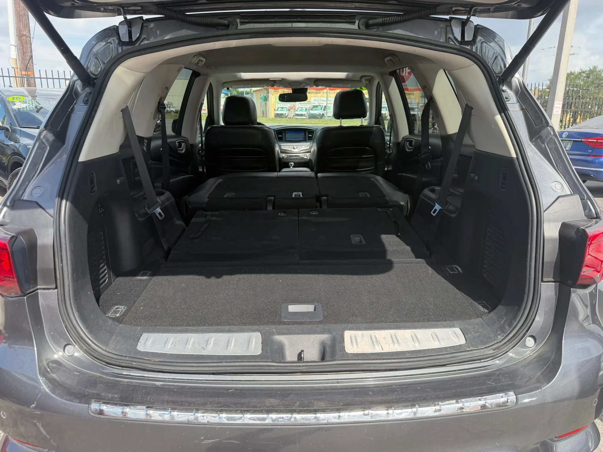 Used 2017 INFINITI QX60 Luxe w/ Premium Plus Package AWD/4WD image 16