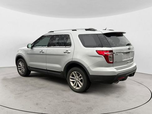 Used 2015 Ford Explorer XLT w/ Equipment Group 202A image 3