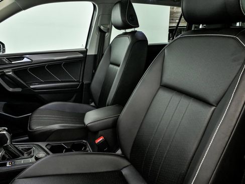 Used 2022 Volkswagen Tiguan SE image 12