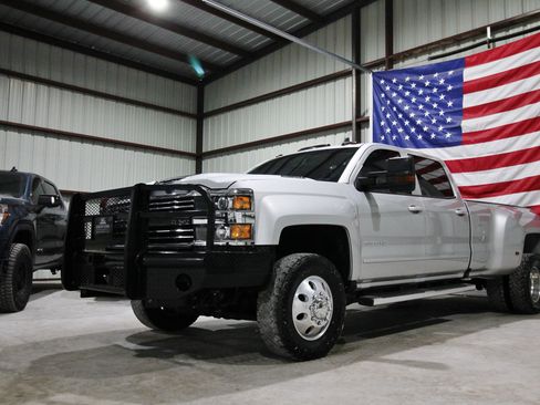 Used 2018 Chevrolet Silverado 3500 LT AWD/4WD image 3