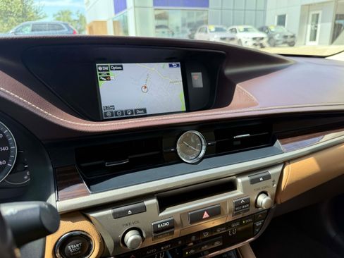 Used 2016 Lexus ES 350 w/ Luxury Package w/Wood Trim FWD image 21