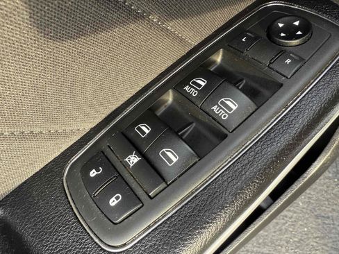 Used 2019 Dodge Charger SXT image 33