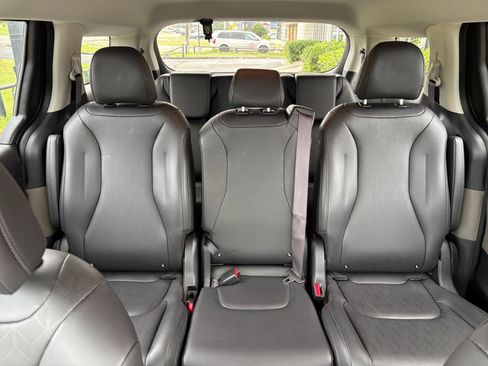 Used 2026 Kia Carnival FWD image 41