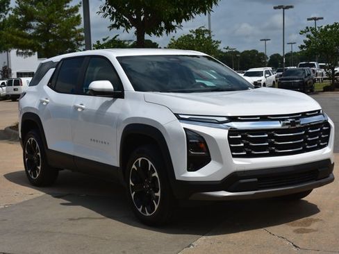 New 2026 Chevrolet Equinox LT w/ Safety and Technology Package FWD image 3