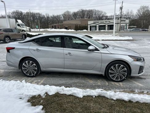 New 2025 Nissan Altima 2.5 SL AWD/4WD image 9