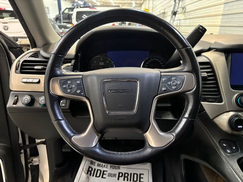 Used 2019 GMC Yukon XL Denali w/ Denali Ultimate Package AWD/4WD image 11