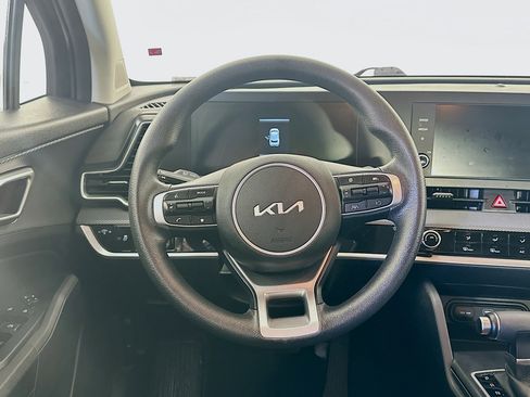 Used 2025 Kia Sportage LX image 17