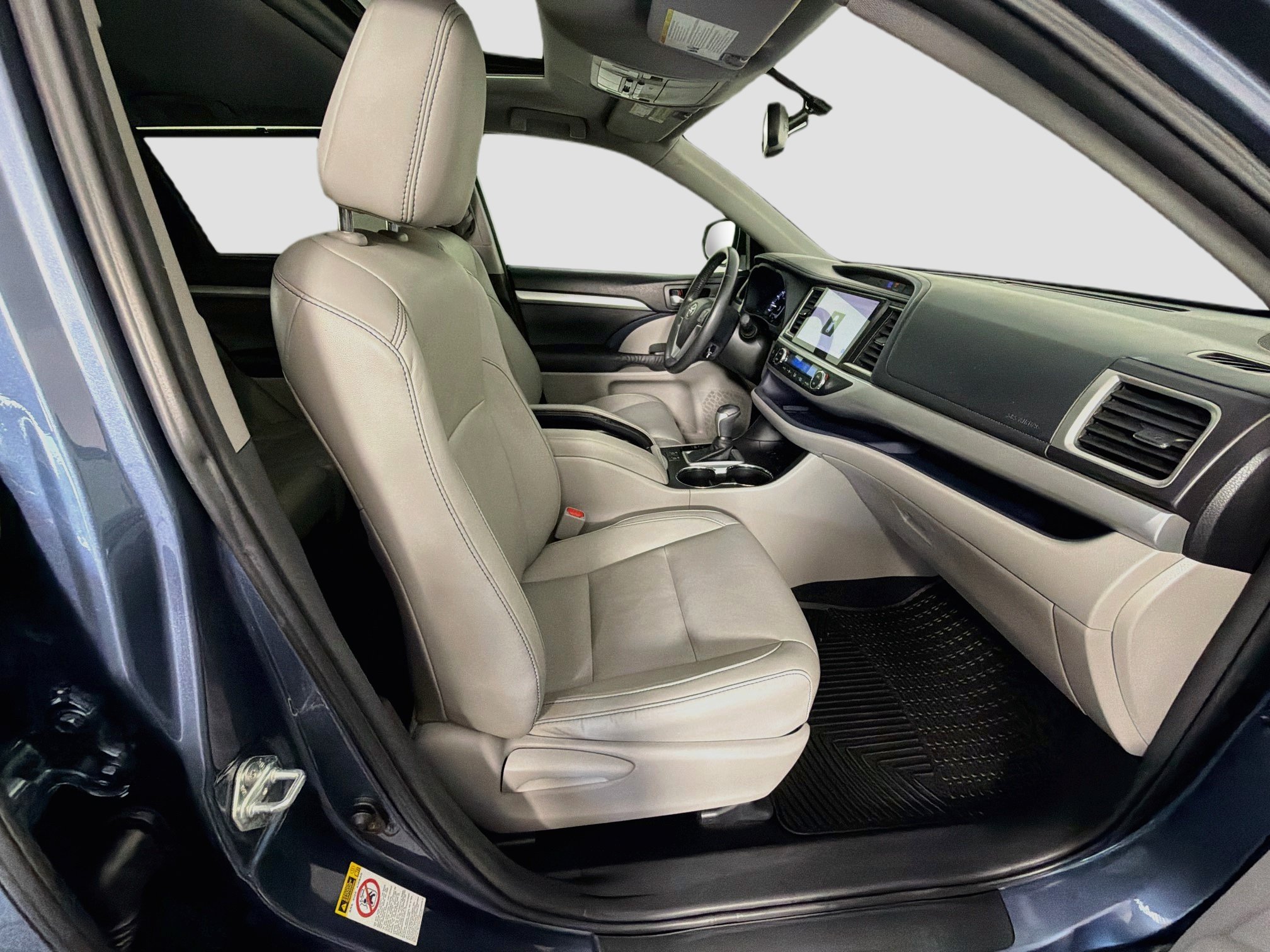 Used 2015 Toyota Highlander XLE FWD image 34