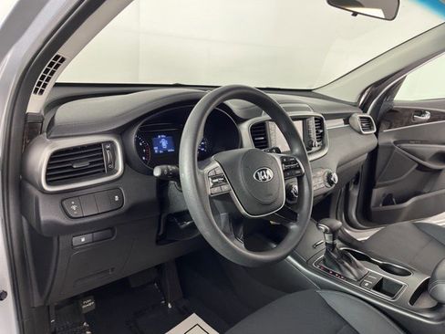 Used 2020 Kia Sorento LX image 15