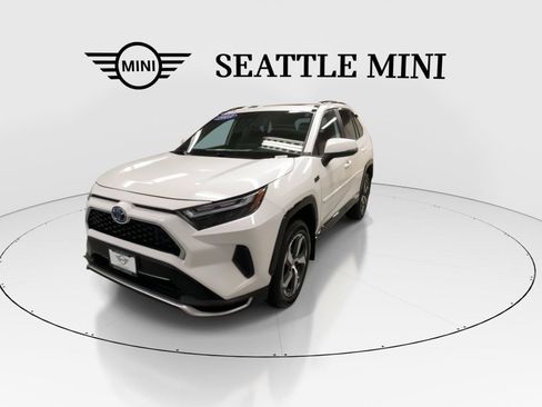 Used 2023 Toyota RAV4 SE w/ Weather & Moonroof Package AWD/4WD image 4