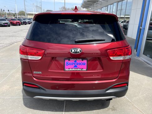Used 2016 Kia Sorento EX image 3